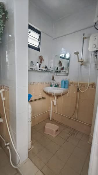 2 Hougang Avenue 3, 2 Hougang Avenue 3, 1 Bedroom, 635 sqft, HDB Flat For Sale, by Stephenie Jia Hui, 500191695 - Bathroom - PropertyGuru.com.sg