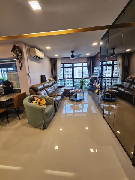 18 Jalan Tenteram, 18 Jalan Tenteram, 3 Bedrooms, 1,130 sqft, HDB Flat For Sale, by Saravanan (Van), 500191702 - Living Room - PropertyGuru.com.sg