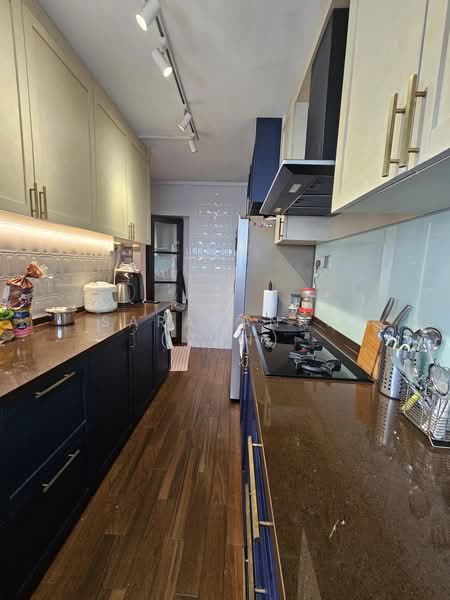 18 Jalan Tenteram, 18 Jalan Tenteram, 3 Bedrooms, 1,130 sqft, HDB Flat For Sale, by Saravanan (Van), 500191702 - Kitchen - PropertyGuru.com.sg