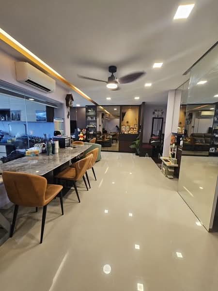 18 Jalan Tenteram, 18 Jalan Tenteram, 3 Bedrooms, 1,130 sqft, HDB Flat For Sale, by Saravanan (Van), 500191702 - Living Room - PropertyGuru.com.sg