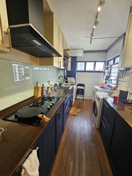 18 Jalan Tenteram, 18 Jalan Tenteram, 3 Bedrooms, 1,130 sqft, HDB Flat For Sale, by Saravanan (Van), 500191702 - Kitchen - PropertyGuru.com.sg