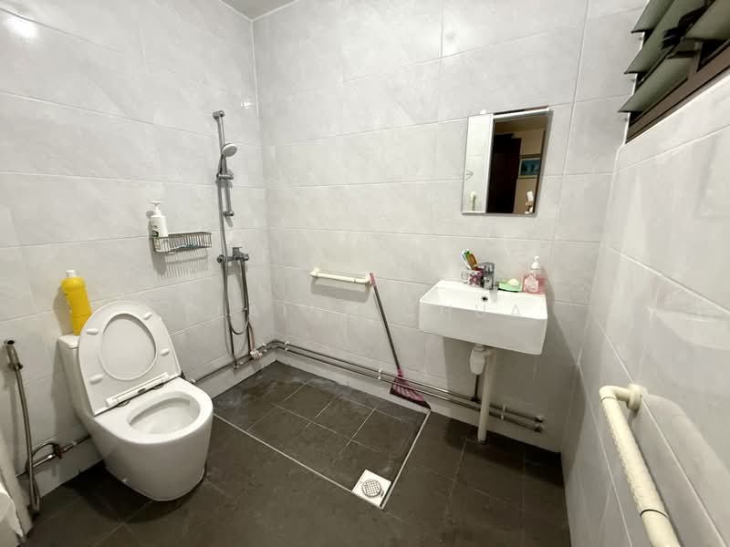 135 Cashew Road, 135 Cashew Road, 4 Bedrooms, 1,572 sqft, HDB Flat For Sale, by Elaine Chua, 500191707 - Bathroom - PropertyGuru.com.sg
