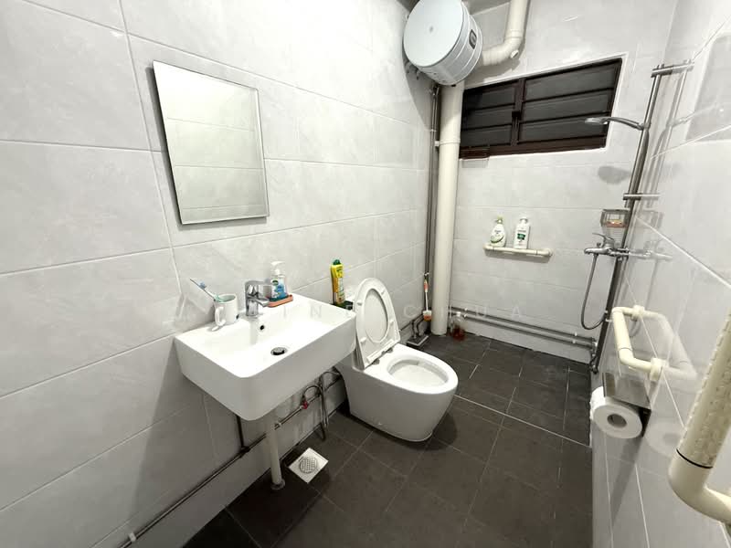 135 Cashew Road, 135 Cashew Road, 4 Bedrooms, 1,572 sqft, HDB Flat For Sale, by Elaine Chua, 500191707 - Bathroom - PropertyGuru.com.sg