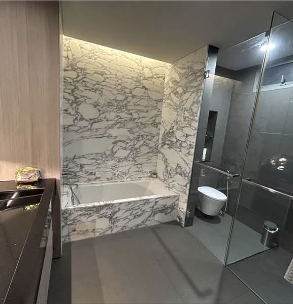 Fifteen Robin, 15 Robin Road, 3 Bedrooms, 1,399 sqft, Condominium For Rent, by Lee Anne, 500191714 - Bathroom - PropertyGuru.com.sg