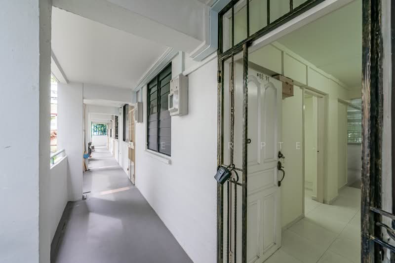 10 Jalan Bukit Ho Swee, 10 Jalan Bukit Ho Swee, 1 Bedroom, 366 sqft, HDB Flat For Sale, by Kit Toh, 500191715 - Corridor - PropertyGuru.com.sg