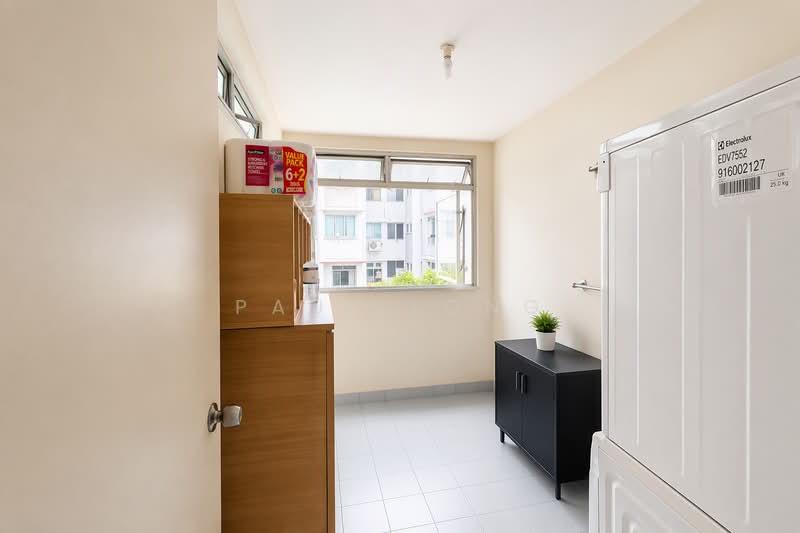 108 Lorong 1 Toa Payoh, 108 Lorong 1 Toa Payoh, 2 Bedrooms, 710 sqft, HDB Flat For Sale, by Paul Long, 500191718 - Interior - PropertyGuru.com.sg