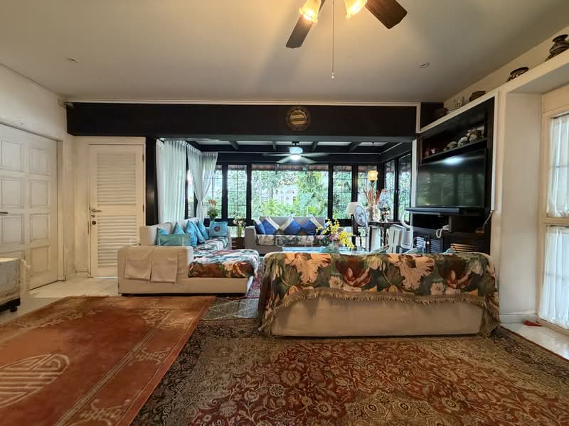 Margoliouth road, , 4 Bedrooms, 2,700 sqft, Detached House For Sale, by Clive Cheong, 500191723 - Living Room - PropertyGuru.com.sg