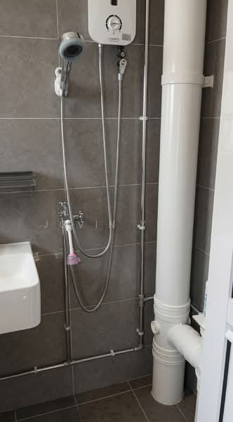 215 Pasir Ris Street 21, 215 Pasir Ris Street 21, Room Rental, 120 sqft, HDB Flat For Rent, by Jovin Yeo, 500191739 - Bathroom - PropertyGuru.com.sg