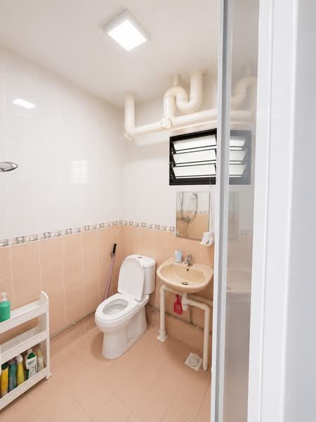 814 Tampines Street 81, 814 Tampines Street 81, 2 Bedrooms, 786 sqft, HDB Flat For Sale, by Syafa J, 500191747 - Bathroom - PropertyGuru.com.sg