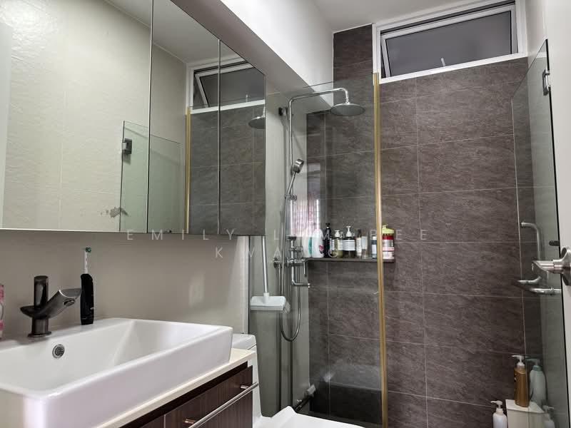 290E Bukit Batok Street 24, 290E Bukit Batok Street 24, Room Rental, 180 sqft, HDB Flat For Rent, by Emily Lim Bee Kwang, 500191751 - Bathroom - PropertyGuru.com.sg