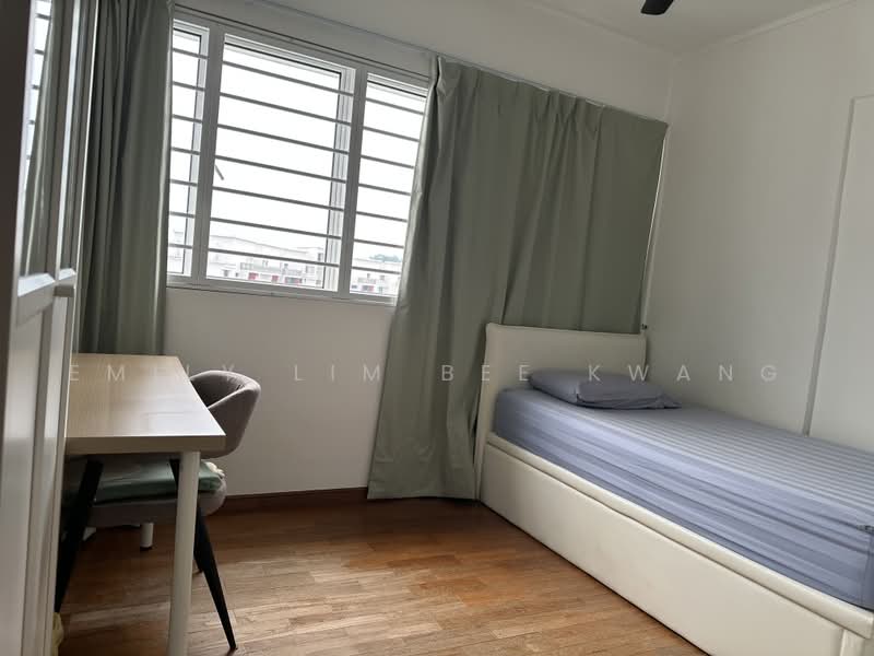 290E Bukit Batok Street 24, 290E Bukit Batok Street 24, Room Rental, 180 sqft, HDB Flat For Rent, by Emily Lim Bee Kwang, 500191751 - Bedroom - PropertyGuru.com.sg