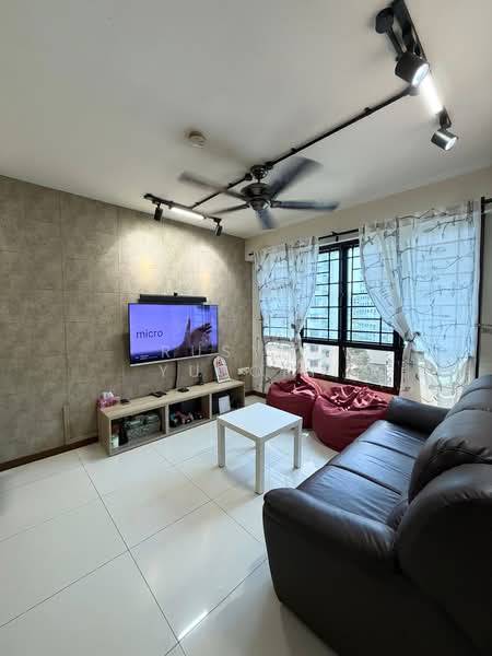 462D Blossom Spring @ Yishun, 462D Yishun Avenue 6, 3 Bedrooms, 1,001 sqft, HDB Flat For Sale, by Rusydi Yusoff, 500191781 - Living Room - PropertyGuru.com.sg