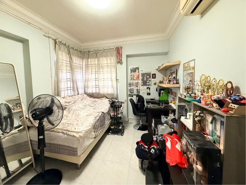 353 Woodlands Avenue 1, 353 Woodlands Avenue 1, 4 Bedrooms, 1,302 sqft, HDB Flat For Sale, by Elgin Tan, 500191788 - Bedroom - PropertyGuru.com.sg
