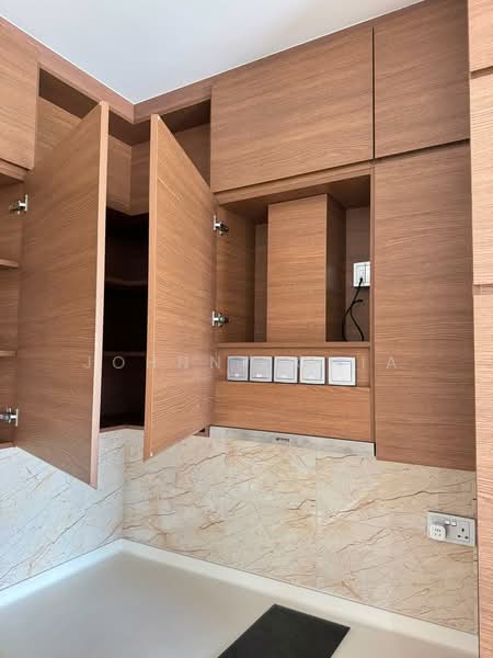 Queens Peak, 1 Dundee Road, 2 Bedrooms, 624 sqft, Condominium For Rent, by Johnny Chia, 500191801 - Kitchen - PropertyGuru.com.sg