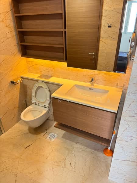 Queens Peak, 1 Dundee Road, 2 Bedrooms, 624 sqft, Condominium For Rent, by Johnny Chia, 500191801 - Bathroom - PropertyGuru.com.sg
