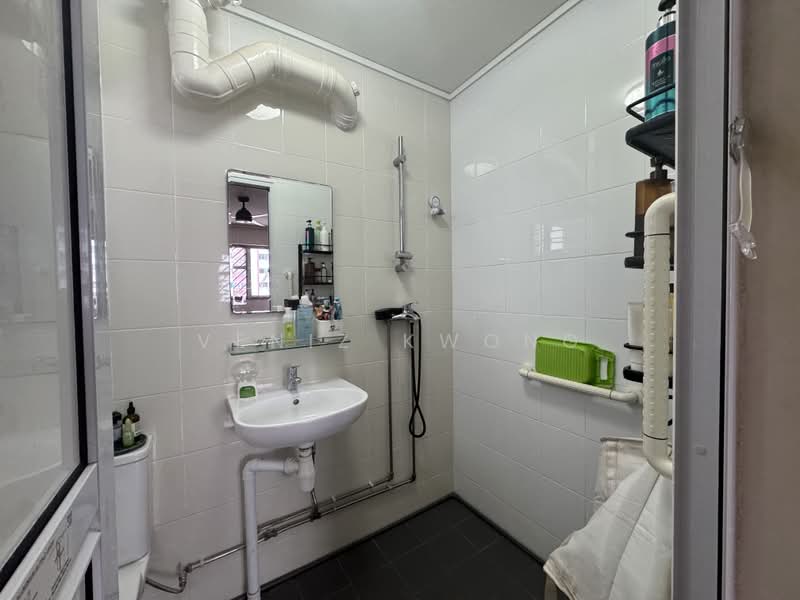 Hougang ave 8, , 3 Bedrooms, 1,291 sqft, HDB Flat For Sale, by Veniz Kwong, 500191805 - Bathroom - PropertyGuru.com.sg