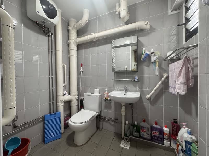 Hougang ave 8, , 3 Bedrooms, 1,291 sqft, HDB Flat For Sale, by Veniz Kwong, 500191805 - Bathroom - PropertyGuru.com.sg