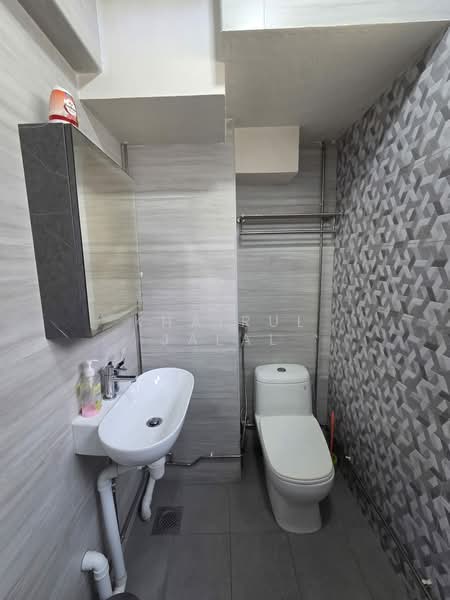 55 Chai Chee Drive, 55 Chai Chee Drive, 3 Bedrooms, 1,130 sqft, HDB Flat For Sale, by Khairul Jalal, 500191806 - Bathroom - PropertyGuru.com.sg
