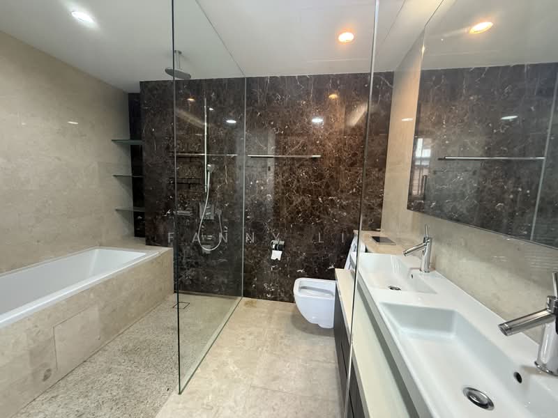 Greenwood Mews, 271 Greenwood Avenue, 5 Bedrooms, 3,100 sqft, Cluster House For Sale, by Fanny Lio, 500191809 - Master Bathroom - PropertyGuru.com.sg