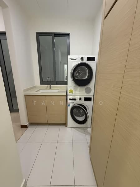 Greenwood Mews, 271 Greenwood Avenue, 5 Bedrooms, 3,100 sqft, Cluster House For Sale, by Fanny Lio, 500191809 - Basement Laundry Area - PropertyGuru.com.sg