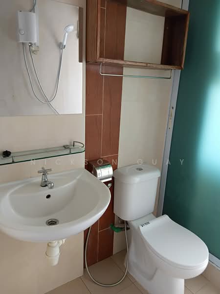 Big Studio Room in Landed House for Rent, , Room Rental, 430 sqft, Terraced House For Rent, by Nickson Guay, 500191823 - Bathroom - PropertyGuru.com.sg
