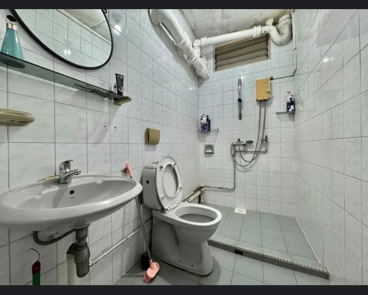 People's Park Complex, 1 Park Road, 3 Bedrooms, 1,119 sqft, Apartment For Sale, by Minnie Teo, 500191824 - Bathroom - PropertyGuru.com.sg