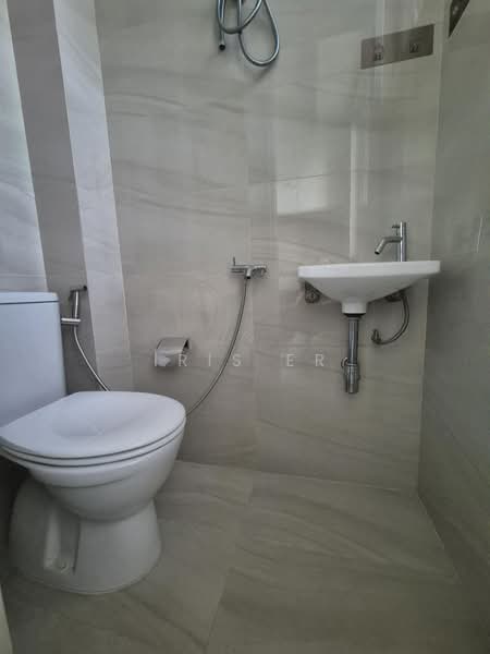 High Park Residences, 31 Fernvale Road, 3 Bedrooms, 990 sqft, Condominium For Sale, by Iris Er, 500191838 - Bathroom - PropertyGuru.com.sg
