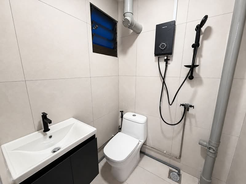 486 Jurong West Avenue 1, 486 Jurong West Avenue 1, 3 Bedrooms, 890 sqft, HDB Flat For Rent, by Javier Ng 黄允健, 500191848 - Bathroom - PropertyGuru.com.sg