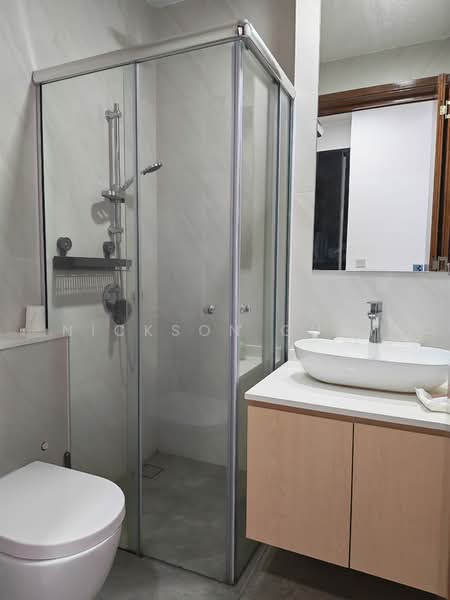8 Farrer Suites Master Bedroom for rent!, , Room Rental, 150 sqft, Apartment For Rent, by Nickson Guay, 500191850 - Bathroom - PropertyGuru.com.sg