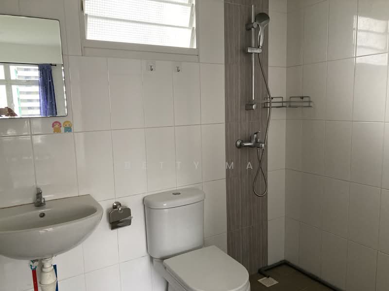 288C Compassvale Crescent, 288C Compassvale Crescent, 3 Bedrooms, 1,001 sqft, HDB Flat For Rent, by Betty Ma, 500191853 - Bathroom - PropertyGuru.com.sg