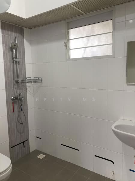 288C Compassvale Crescent, 288C Compassvale Crescent, 3 Bedrooms, 1,001 sqft, HDB Flat For Rent, by Betty Ma, 500191853 - Bathroom - PropertyGuru.com.sg