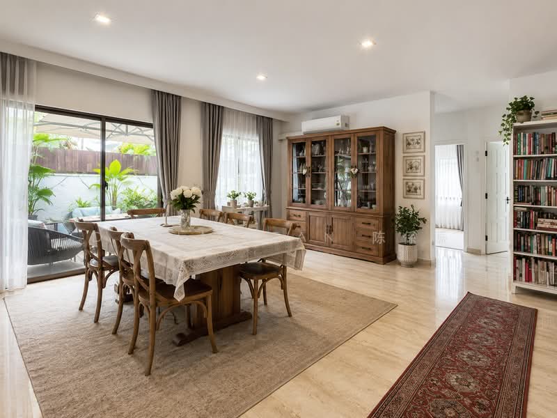 ⭐️RARE BIG SEMI-D WITH 14M WIDE FRONTAGE NEAR NAMLY PRECINCT!⭐️MINS WALK TO BUS STOPS & AMENITIES⭐️, Jalan Haji Alias Sixth Avenue Namly Lim Tai See Allamanda Coronation Ming Teck Park Greenleaf Jelita Tenang Istimewa Tan Boon Chong Moonbeam Mount Sinai Henry Park Holland Grove Kebaya Ampang Siantan Lantana Lotus Lasia Lily Maple Oak Cypress Redwood, 5 Bedrooms, 3,850 sqft, Semi-Detached House For Sale, by Damian Tan 陈係赈, 500191876 - Dining Room - PropertyGuru.com.sg