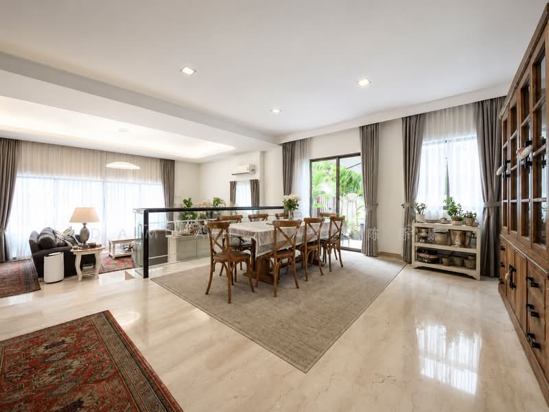 ⭐️RARE BIG SEMI-D WITH 14M WIDE FRONTAGE NEAR NAMLY PRECINCT!⭐️MINS WALK TO BUS STOPS & AMENITIES⭐️, Jalan Haji Alias Sixth Avenue Namly Lim Tai See Allamanda Coronation Ming Teck Park Greenleaf Jelita Tenang Istimewa Tan Boon Chong Moonbeam Mount Sinai Henry Park Holland Grove Kebaya Ampang Siantan Lantana Lotus Lasia Lily Maple Oak Cypress Redwood, 5 Bedrooms, 3,850 sqft, Semi-Detached House For Sale, by Damian Tan 陈係赈, 500191876 - Living Room - PropertyGuru.com.sg