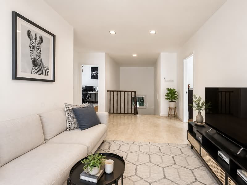 ⭐️RARE BIG SEMI-D WITH 14M WIDE FRONTAGE NEAR NAMLY PRECINCT!⭐️MINS WALK TO BUS STOPS & AMENITIES⭐️, Jalan Haji Alias Sixth Avenue Namly Lim Tai See Allamanda Coronation Ming Teck Park Greenleaf Jelita Tenang Istimewa Tan Boon Chong Moonbeam Mount Sinai Henry Park Holland Grove Kebaya Ampang Siantan Lantana Lotus Lasia Lily Maple Oak Cypress Redwood, 5 Bedrooms, 3,850 sqft, Semi-Detached House For Sale, by Damian Tan 陈係赈, 500191876 - Living Room - PropertyGuru.com.sg