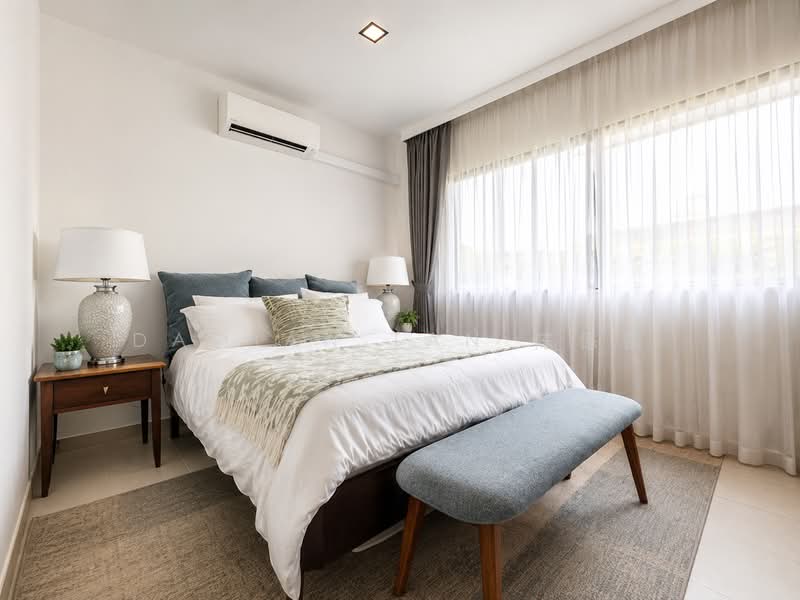 ⭐️RARE BIG SEMI-D WITH 14M WIDE FRONTAGE NEAR NAMLY PRECINCT!⭐️MINS WALK TO BUS STOPS & AMENITIES⭐️, Jalan Haji Alias Sixth Avenue Namly Lim Tai See Allamanda Coronation Ming Teck Park Greenleaf Jelita Tenang Istimewa Tan Boon Chong Moonbeam Mount Sinai Henry Park Holland Grove Kebaya Ampang Siantan Lantana Lotus Lasia Lily Maple Oak Cypress Redwood, 5 Bedrooms, 3,850 sqft, Semi-Detached House For Sale, by Damian Tan 陈係赈, 500191876 - Bedroom - PropertyGuru.com.sg