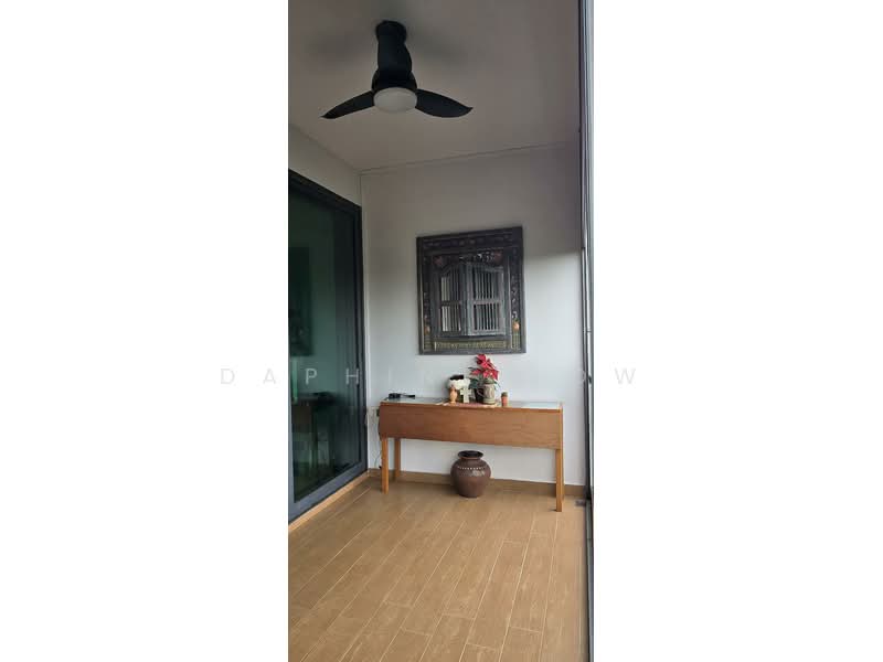 Kingsford Waterbay, 80 Upper Serangoon View, 4 Bedrooms, 1,216 sqft, Condominium For Sale, by Daphine Low, 500191909 - Balcony - PropertyGuru.com.sg
