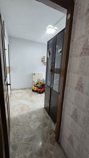 301 Hougang Avenue 5, 301 Hougang Avenue 5, 2 Bedrooms, 797 sqft, HDB Flat For Rent, by Jenny Chia, 500191912 - Master bedroom - PropertyGuru.com.sg