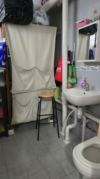 301 Hougang Avenue 5, 301 Hougang Avenue 5, 2 Bedrooms, 797 sqft, HDB Flat For Rent, by Jenny Chia, 500191912 - Bathroom - PropertyGuru.com.sg
