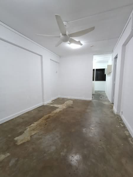 52 Lorong 6 Toa Payoh, 52 Lorong 6 Toa Payoh, 1 Bedroom, 463 sqft, HDB Flat For Sale, by Arthur Koo, 500191928 - Living Room (Towards Kitchen) - PropertyGuru.com.sg