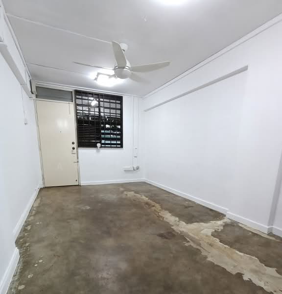 52 Lorong 6 Toa Payoh, 52 Lorong 6 Toa Payoh, 1 Bedroom, 463 sqft, HDB Flat For Sale, by Arthur Koo, 500191928 - Living Room (Towards Main Entrance) - PropertyGuru.com.sg