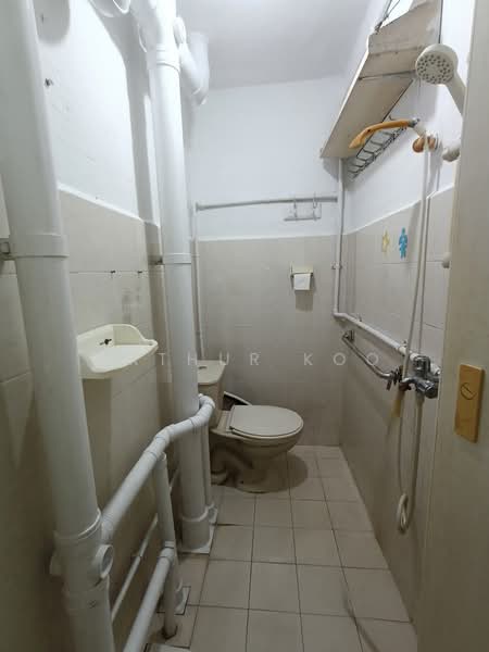52 Lorong 6 Toa Payoh, 52 Lorong 6 Toa Payoh, 1 Bedroom, 463 sqft, HDB Flat For Sale, by Arthur Koo, 500191928 - Bathroom - PropertyGuru.com.sg