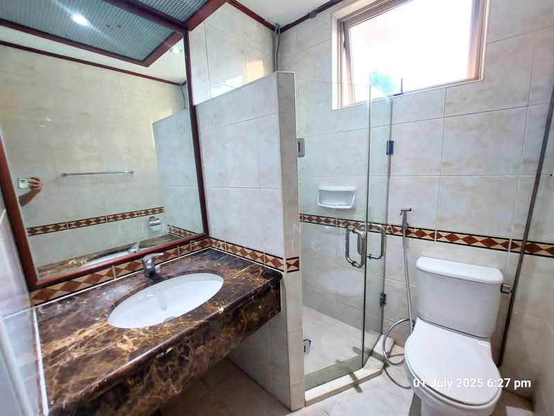Costa Rhu, 3 Rhu Cross, 2 Bedrooms, 990 sqft, Condominium For Rent, by Lim Soon Kiat Patrick, 500191945 - Bathroom - PropertyGuru.com.sg