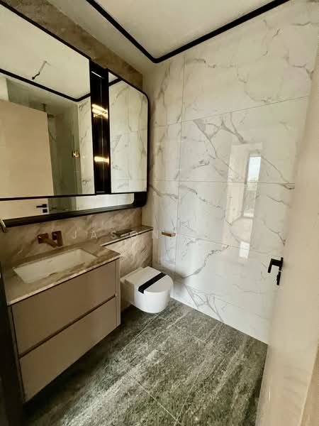 Perfect Ten, 323 Bukit Timah Road, 3 Bedrooms, 1,281 sqft, Condominium For Sale, by Jason Ong, 500191948 - Bathroom - PropertyGuru.com.sg