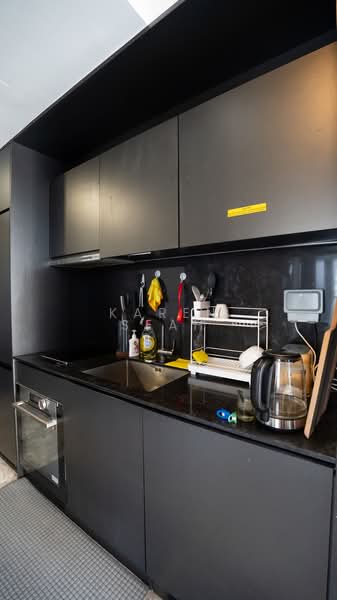 120 Grange, 120 Grange Road, 2 Bedrooms, 570 sqft, Condominium For Sale, by Karen Seah, 500191955 - Kitchen - PropertyGuru.com.sg