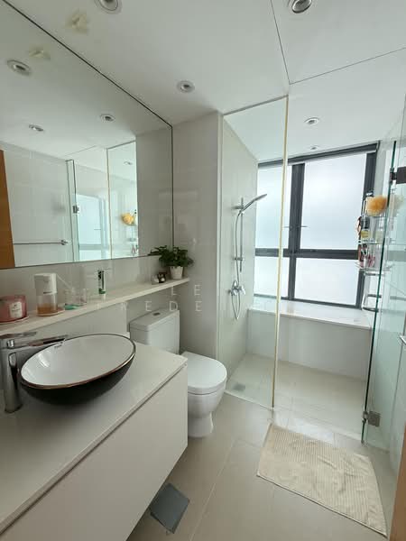 The Gale, 66 Flora Road, 4 Bedrooms, 1,980 sqft, Condominium For Sale, by Lee Frederick, 500191961 - Bathroom - PropertyGuru.com.sg