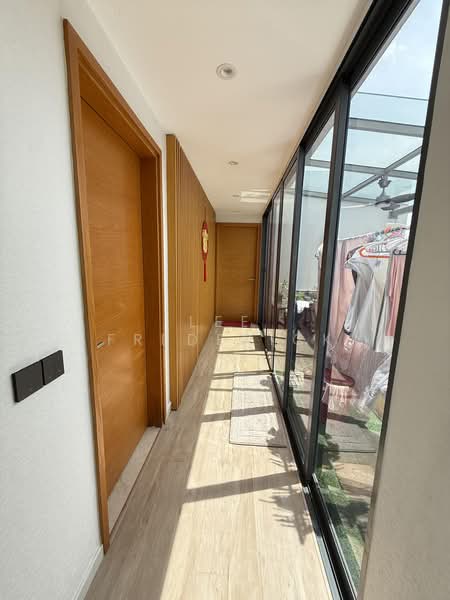 The Gale, 66 Flora Road, 4 Bedrooms, 1,980 sqft, Condominium For Sale, by Lee Frederick, 500191961 - Corridor - PropertyGuru.com.sg