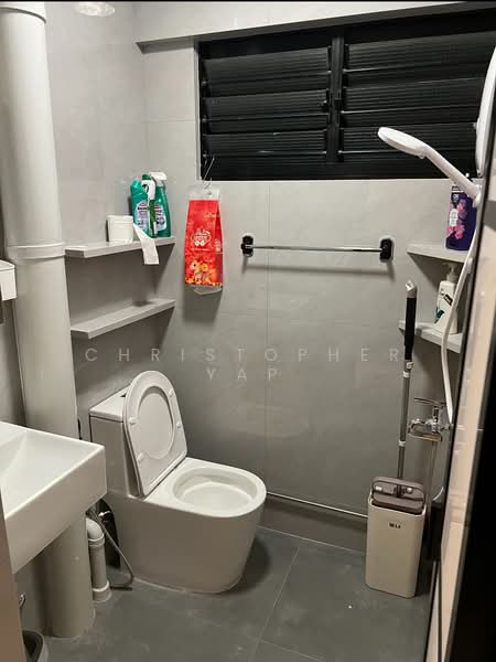 465 Jurong West Street 41, 465 Jurong West Street 41, Room Rental, 120 sqft, HDB Flat For Rent, by Christopher Yap, 500191964 - Bathroom - PropertyGuru.com.sg