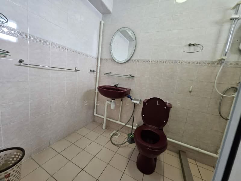 662B Jurong West Street 64, 662B Jurong West Street 64, 3 Bedrooms, 1,184 sqft, HDB Flat For Rent, by Priscilla Lee, 500192001 - Bathroom - PropertyGuru.com.sg