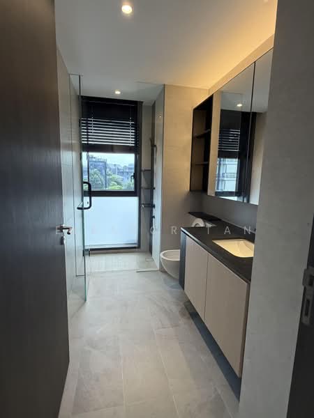 Jervois Mansion, 14 Jervois Close, 4 Bedrooms, 1,539 sqft, Condominium For Rent, by Eleanor Tan, 500192014 - Bathroom - PropertyGuru.com.sg