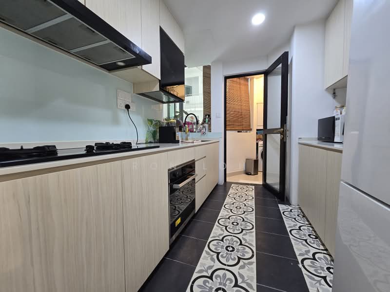 Tanamera Crest, 8 Pari Dedap Walk, 3 Bedrooms, 1,195 sqft, Condominium For Sale, by Ron Loh, 500192040 - Kitchen - PropertyGuru.com.sg